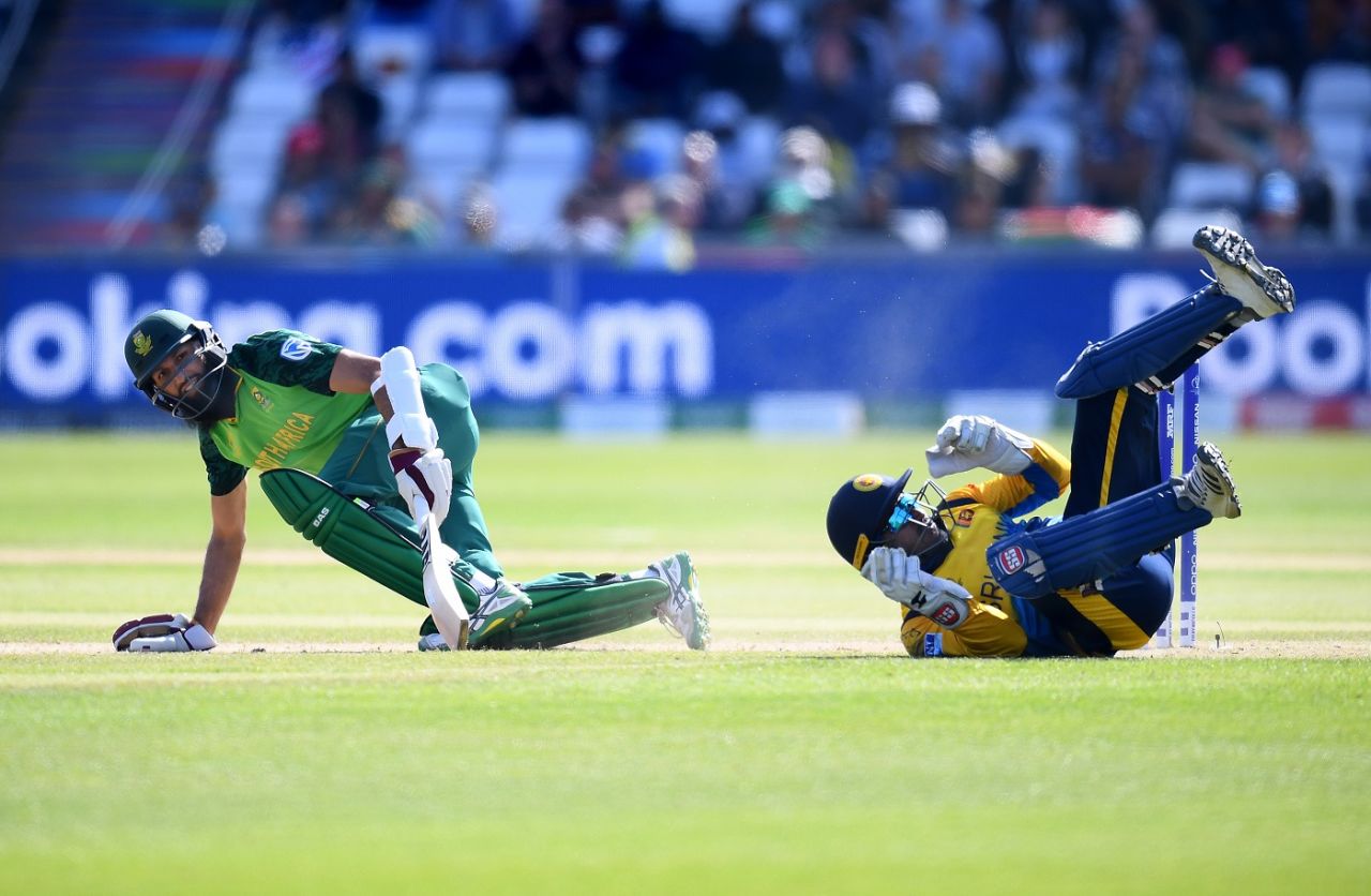 Hashim Amla slips after playing a shot, South Africa v Sri Lanka, World Cup 2019, Chester-le-Street, June 28, 2019