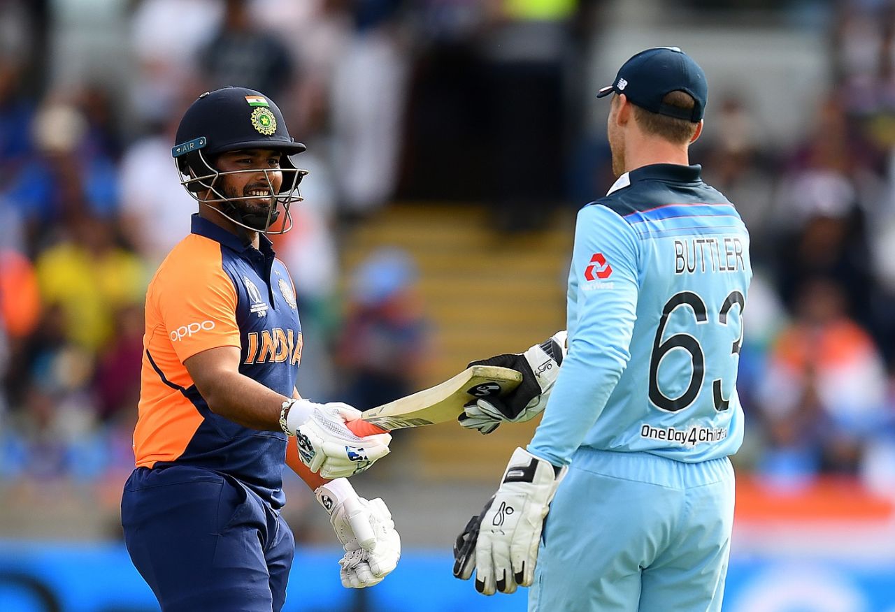 Rishabh Pant is handed his bat back by Jos Buttler, England v India, World Cup 2019, Edgbaston, June 30, 2019