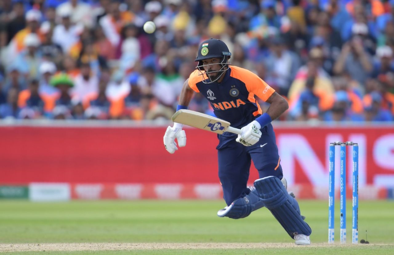 Hardik Pandya looked to keep up the pace in India's chase, England v India, World Cup 2019, Edgbaston, June 30, 2019