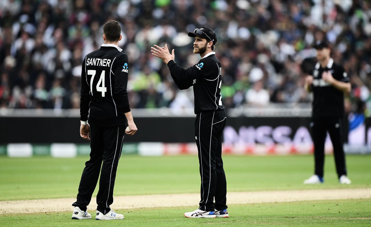 Kane Williamson and Mitchell Santner discuss the field settings, New Zealand v Pakistan, World Cup, Edgbaston, June 26, 2019