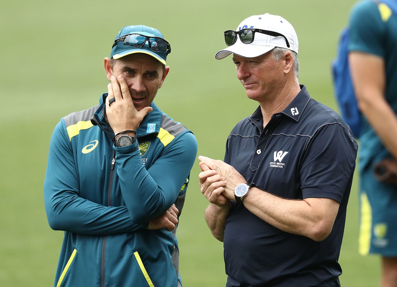Steve Waugh chats with Justin Langer