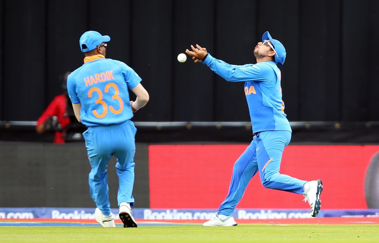 Hardik Pandya and Kuldeep Yadav missed an easy catch in the field, India v Sri Lanka, World Cup 2019, Leeds, July 6, 2019