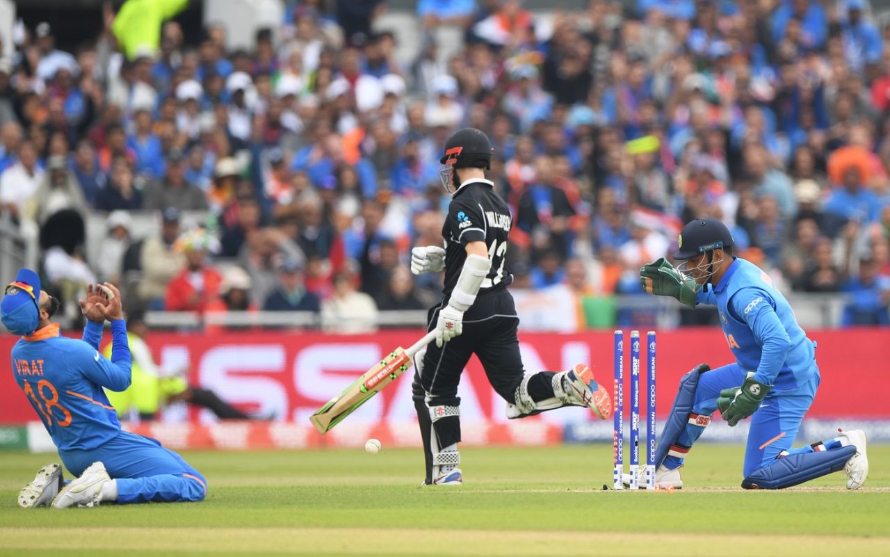 Virat Kohli despairs as MS Dhoni misses a chance to run out Kane Williamson, India v New Zealand, World Cup 2019, Old Trafford, July 9, 2019