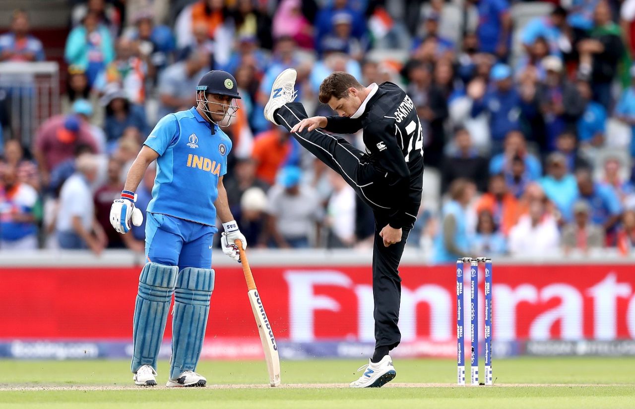 Mitchell Santner vents his frustration after an expensive over, India v New Zealand, World Cup 2019, Old Trafford, July 10, 2019