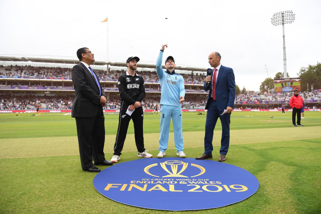The two captains, Nasser Hussain and match referee Ranjan Madugalle at the toss, England v New Zealand, World Cup 2019, final, Lord's, July 14, 2019