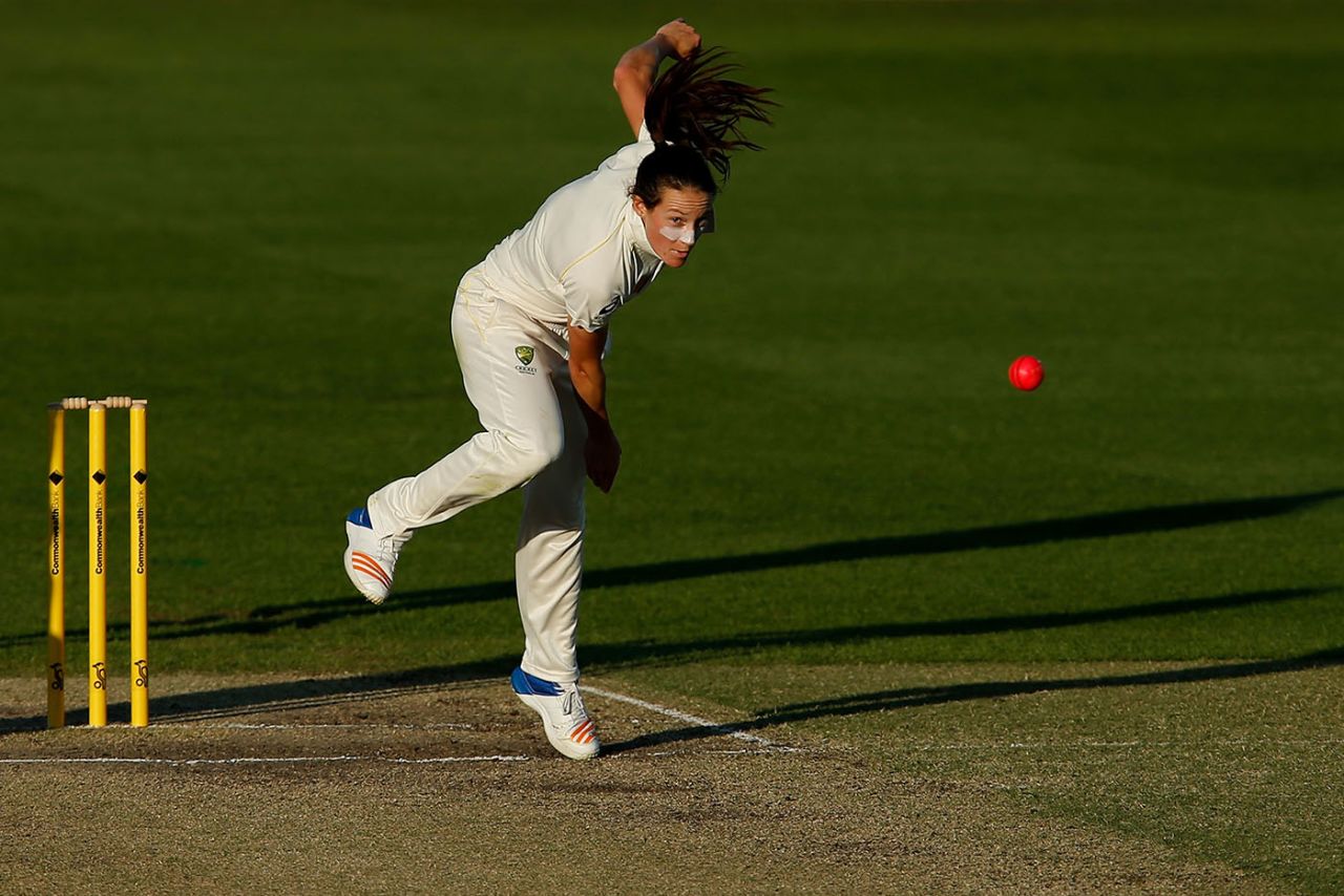 Megan Schutt of Australia bowls, Australia Women v England Women, Test, North Sydney Oval, November 12, 2017