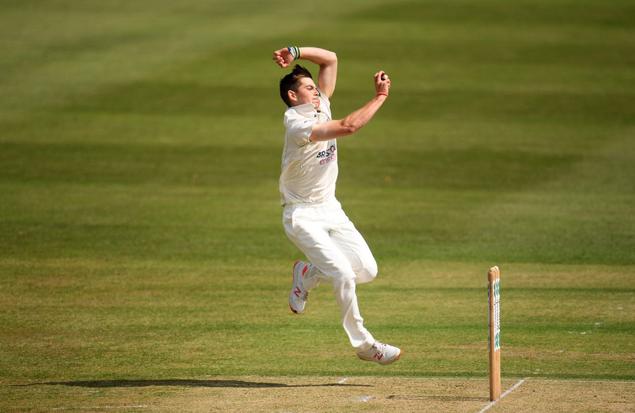 Ethan Bamber gets into his delivery stride, Gloucestershire v Leicestershire, County Championship, Division Two, Cheltenham, July 15, 2019