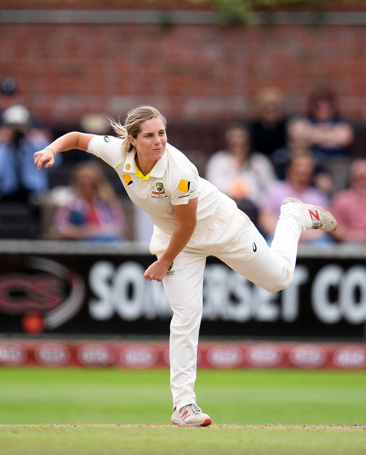 Sophie Molineux bowls, England v Australia, Women's Ashes, only Test, 3rd day, July 20, 2019