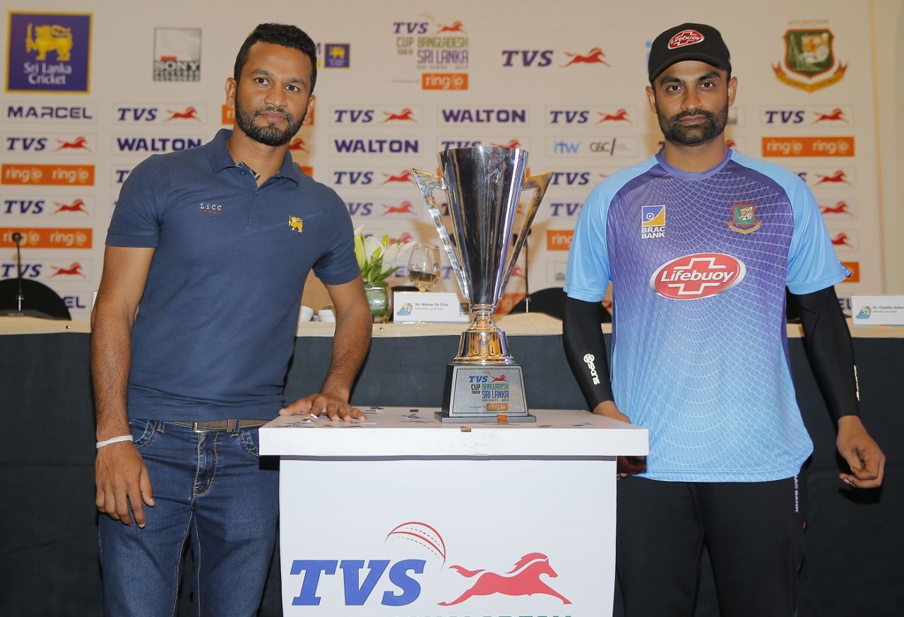 Dimuth Karunaratne and Tamim Iqbal pose with the trophy, Colombo