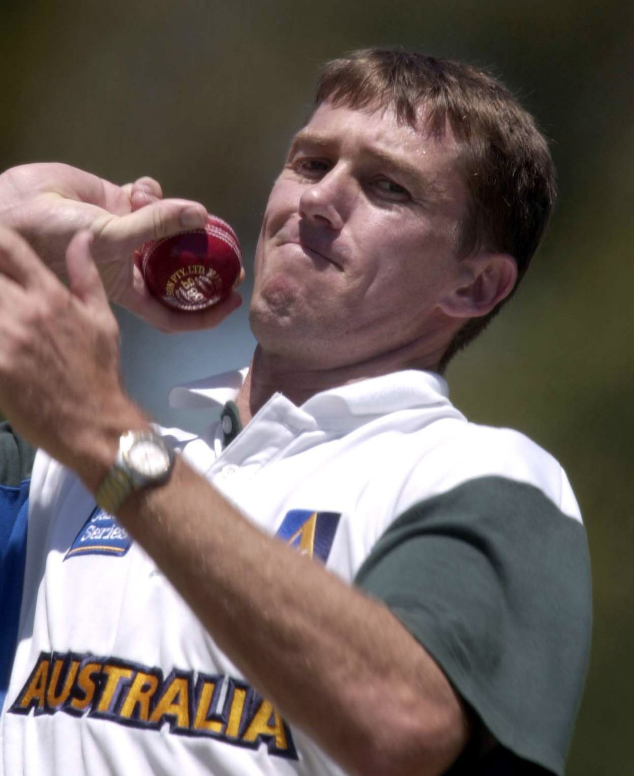 Glenn McGrath bowls at practice ahead of the match, Australia v West Indies, second Test, Perth, 29 November, 2000