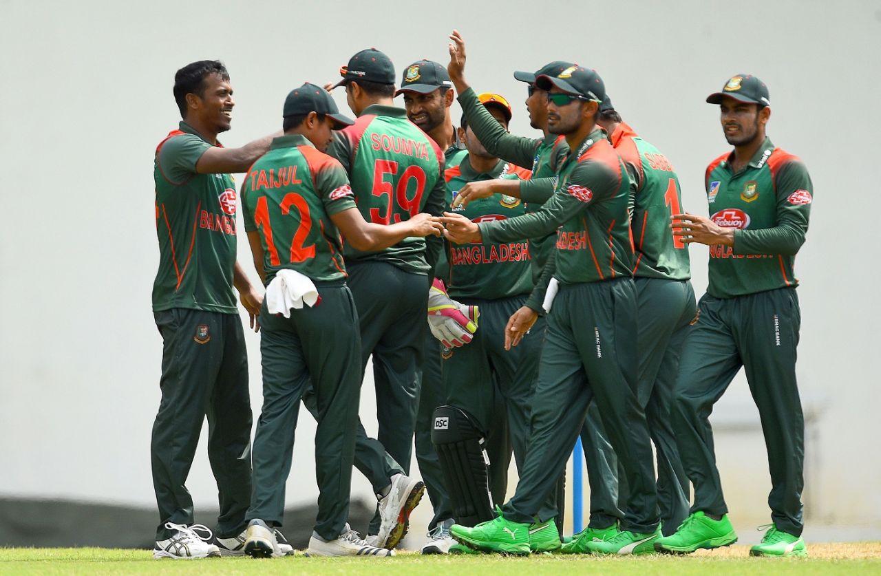 Rubel Hossain is mobbed by his team-mates, Sri Lanka Board President's XI v Bangladesh, Tour match, Colombo