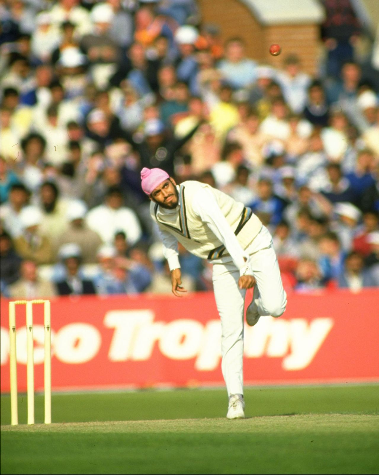 Maninder Singh bowls, England v India, second ODI, Manchester, May 26, 1983