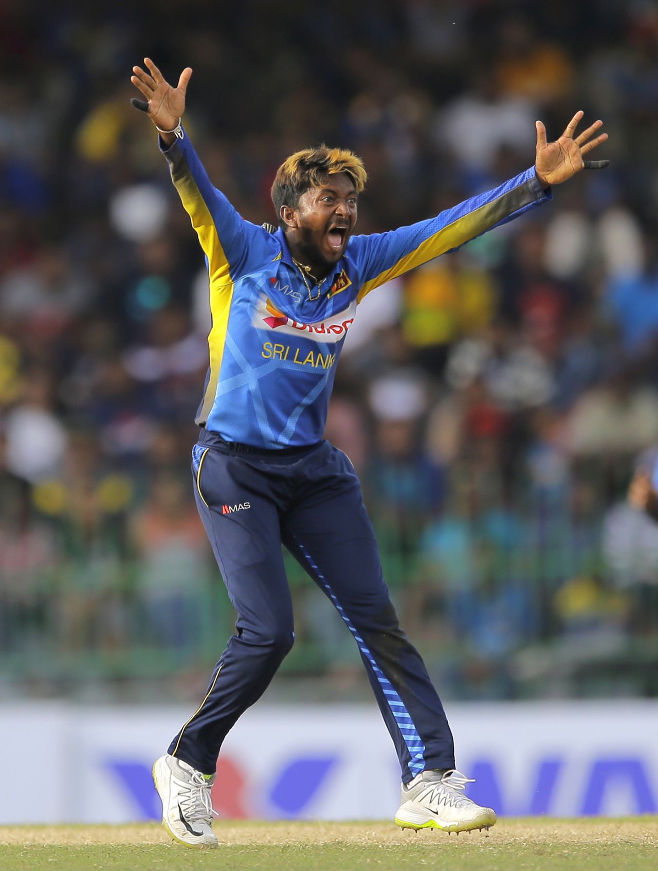 Akila Dananjaya appeals for a wicket, Sri Lanka v Bangladesh, 2nd ODI, Colombo, July 28, 2019