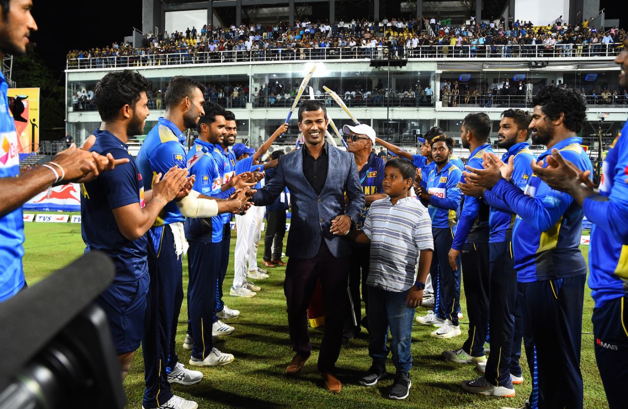 Nuwan Kulasekara got felicitated after the final ODI, Sri Lanka v Bangladesh, 3rd ODI, Colombo, July 31, 2019