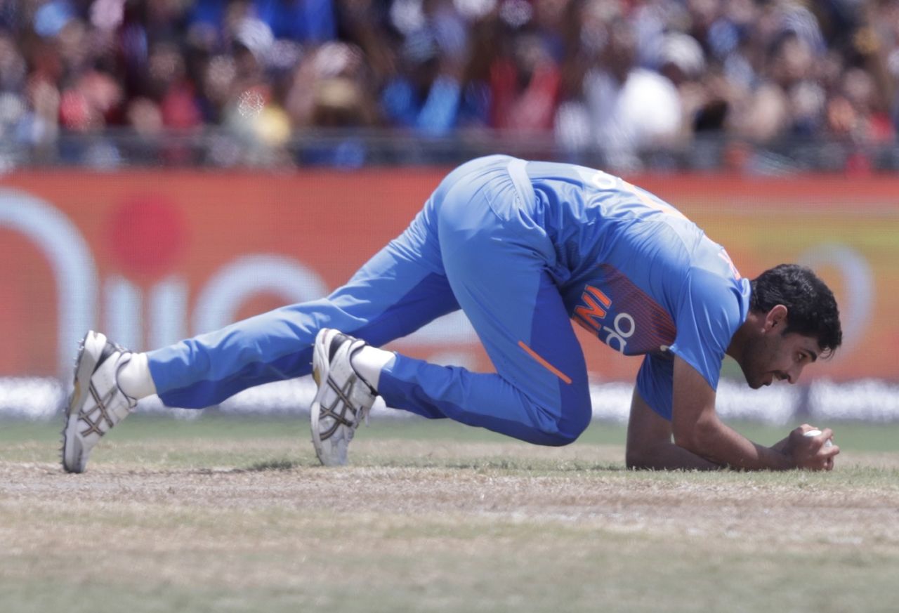 Bhuvneshwar Kumar clings onto a return catch, West Indies v India, 2nd T20I, Lauderhill, August 4, 2019
