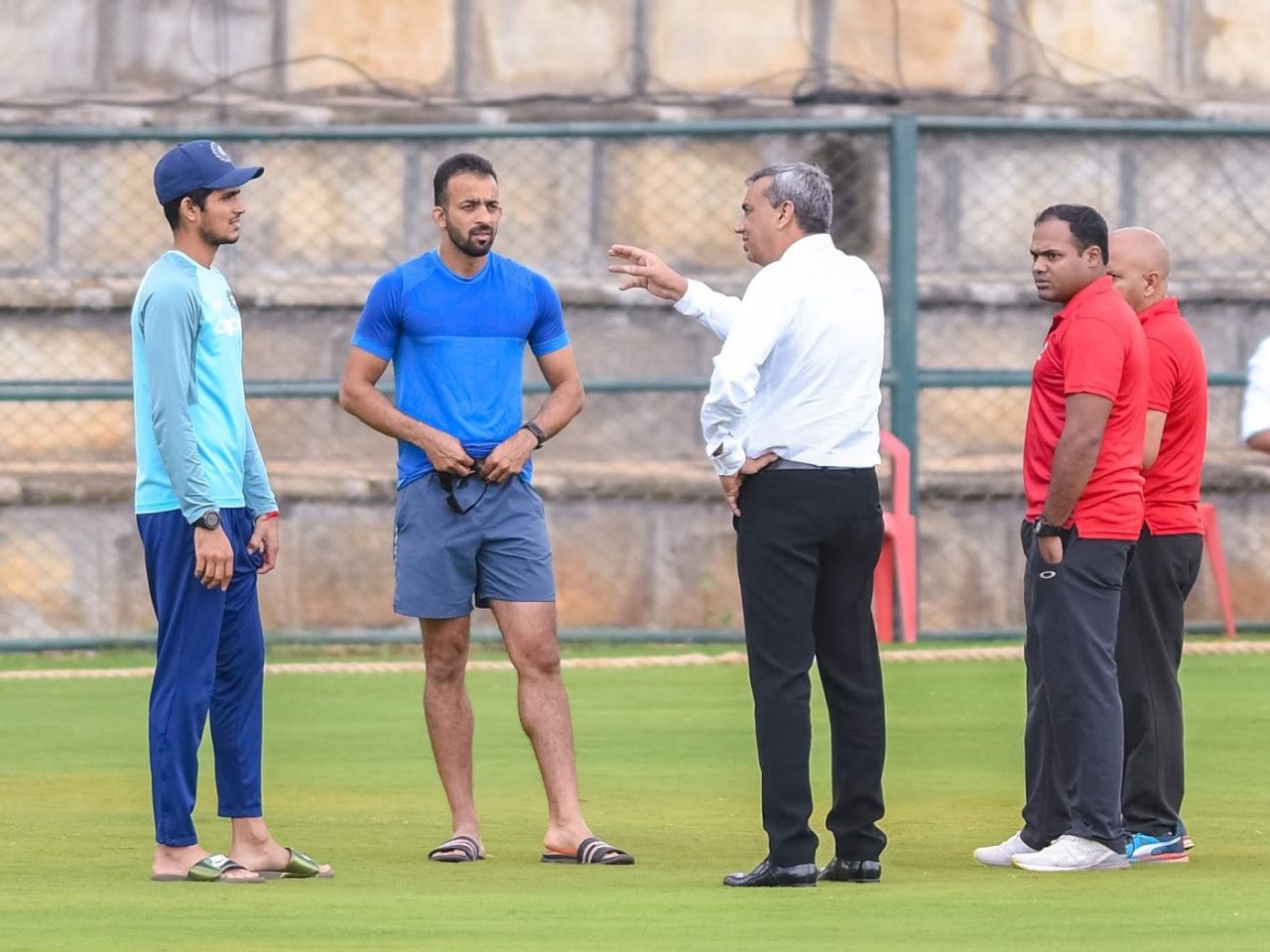 Match referee Sunil Chaturvedi talks to Shubman Gill and Faiz Fazal as Nitin Menon and Virender Sharma look on, India Blue v India Green, Just Cricket Academy Ground, 4th day, August 20, 2019