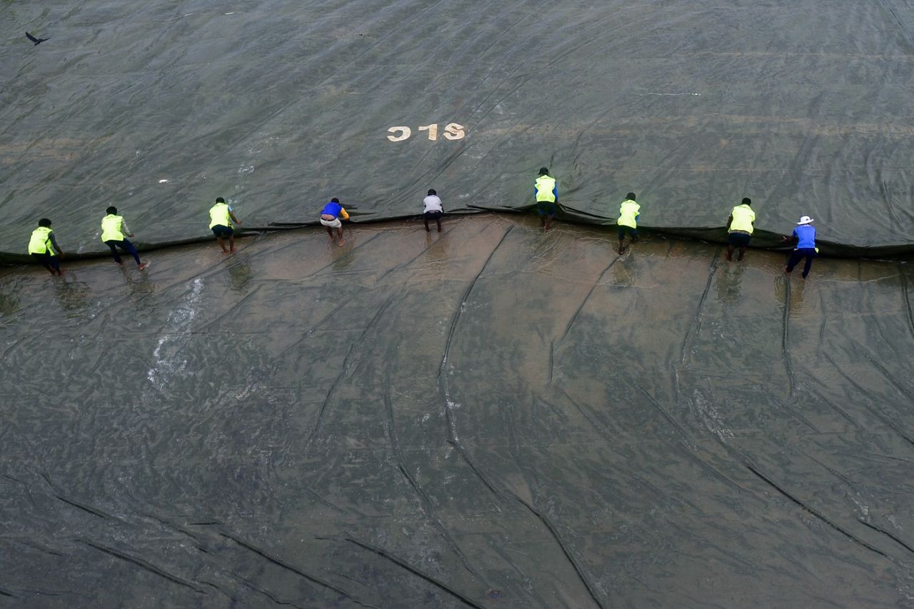 The P Sara groundstaff work on the covers, Sri Lanka v New Zealand, 2nd Test, Colombo, 2nd day, August 23, 2019