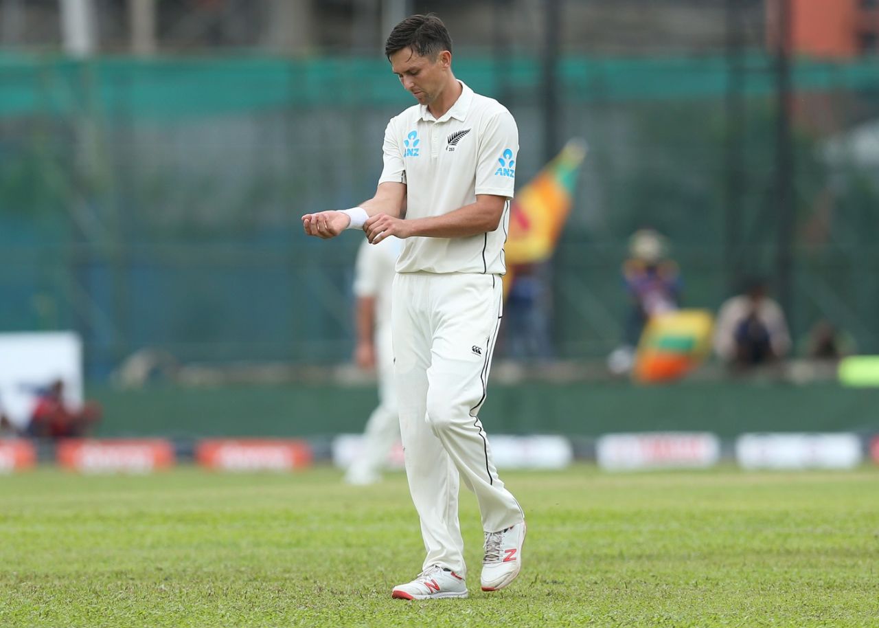 Trent Boult returns to his mark after dropping a dolly, Sri Lanka v New Zealand, 2nd Test, Colombo (PSS), 2nd day, August 23, 2019