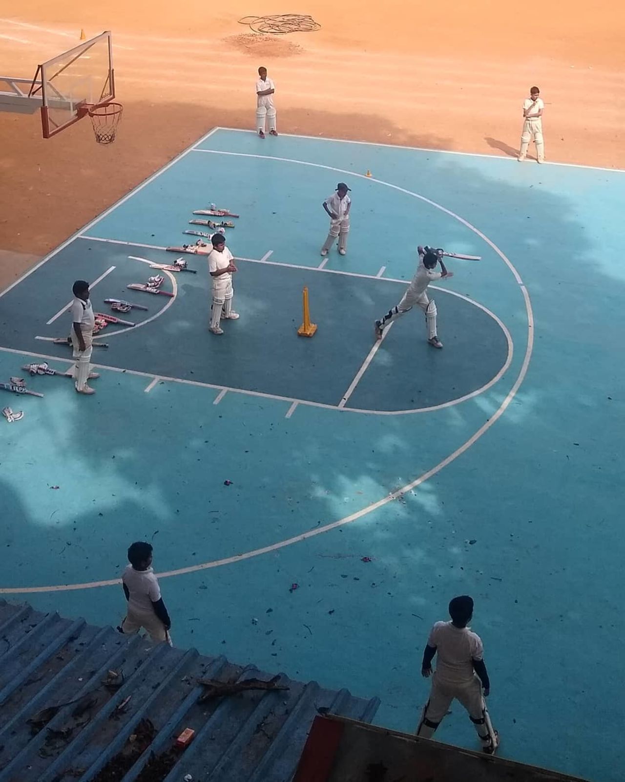 Karthik Krishnaswamy: 'Elbow straight, head still, played in the V'<br>
<br>
A boy demonstrates good technique in the basketball court at Bengaluru's Frank Anthony Public school 