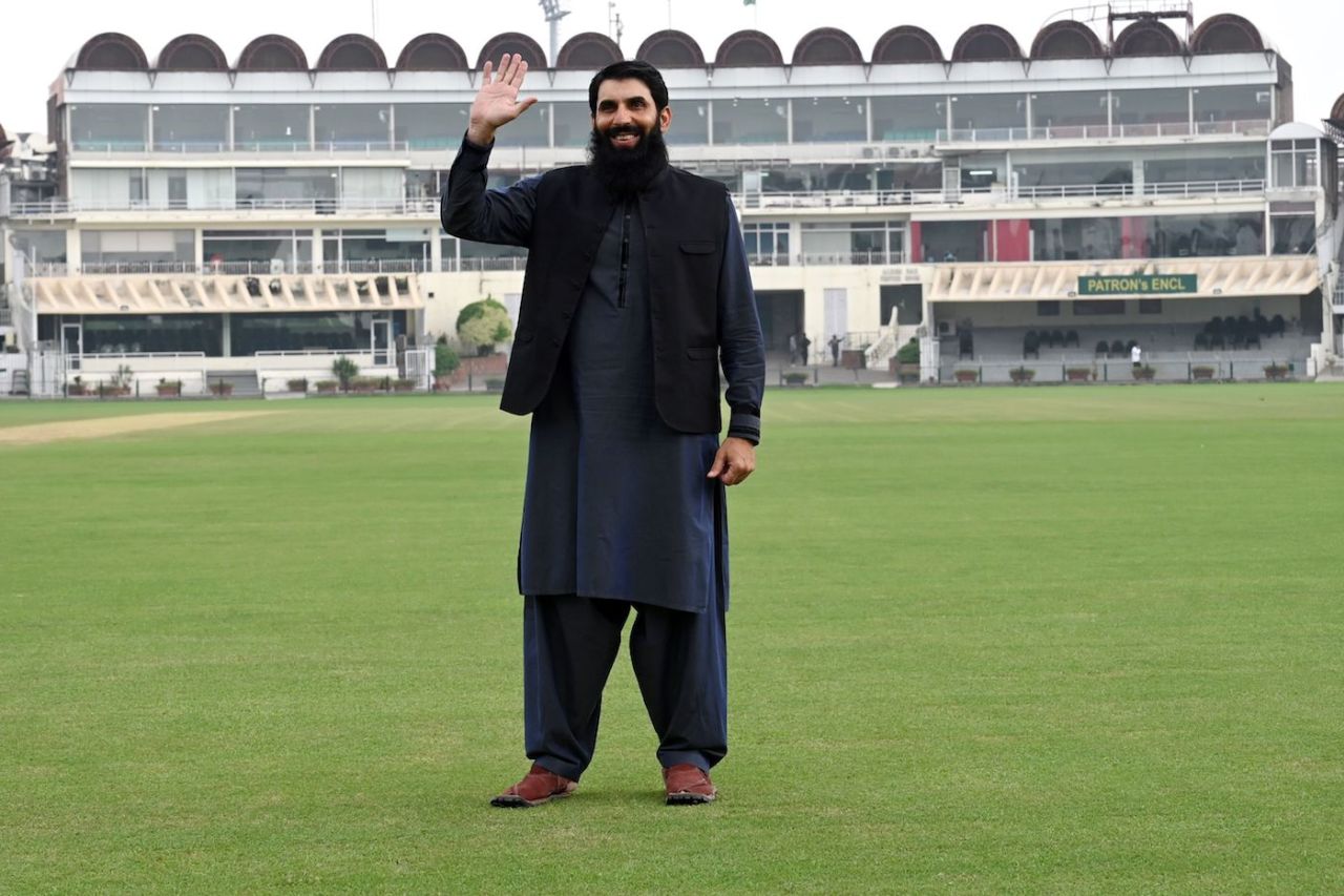 Misbah-ul-Haq arrives at the Gaddafi Stadium for the announcement of his appointment, Lahore, September 4, 2019