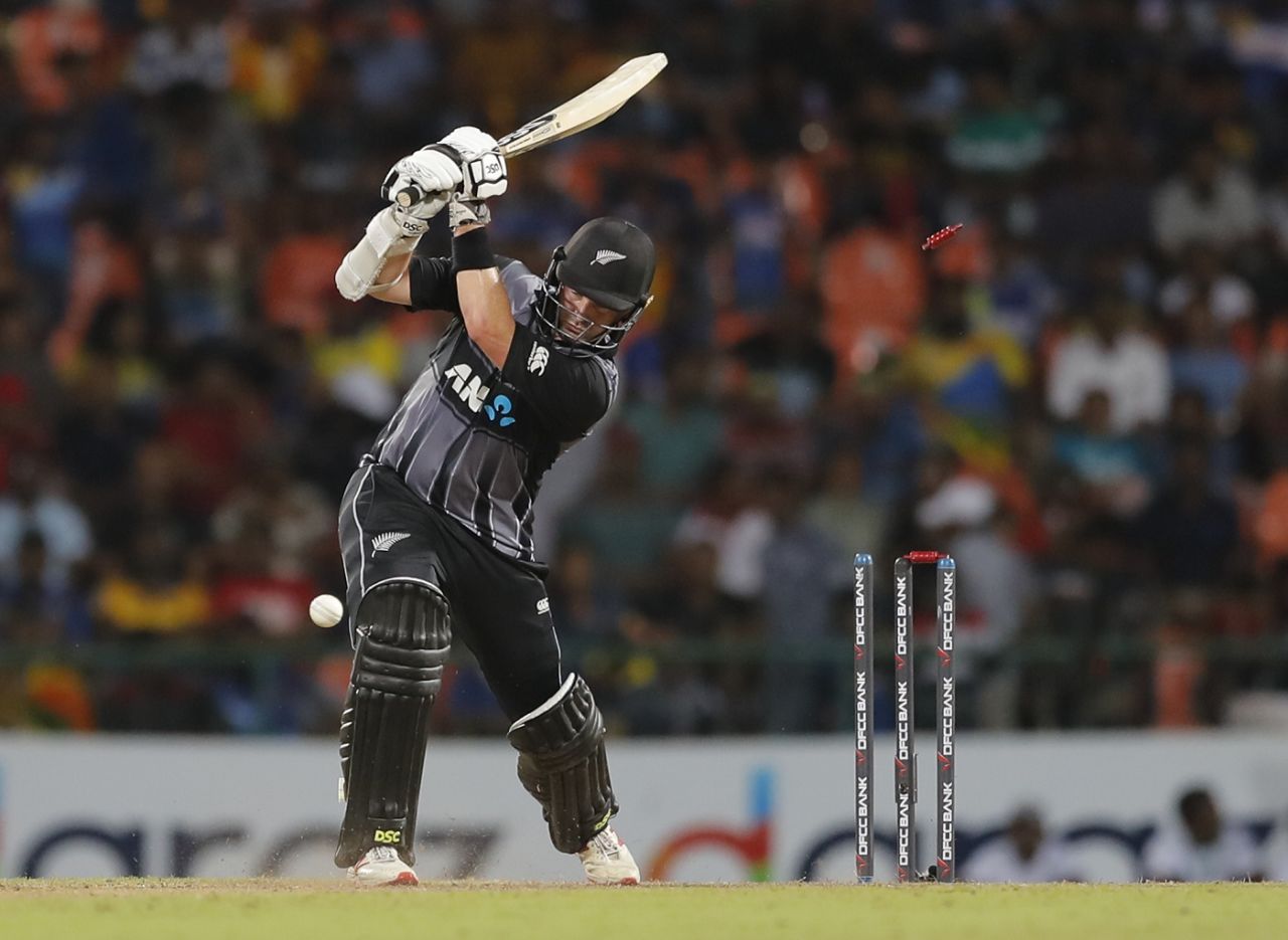Colin Munro cleaned up by a full swinging delivery, Sri Lanka v New Zealand, 3rd T20I, Pallekele, September 6, 2019