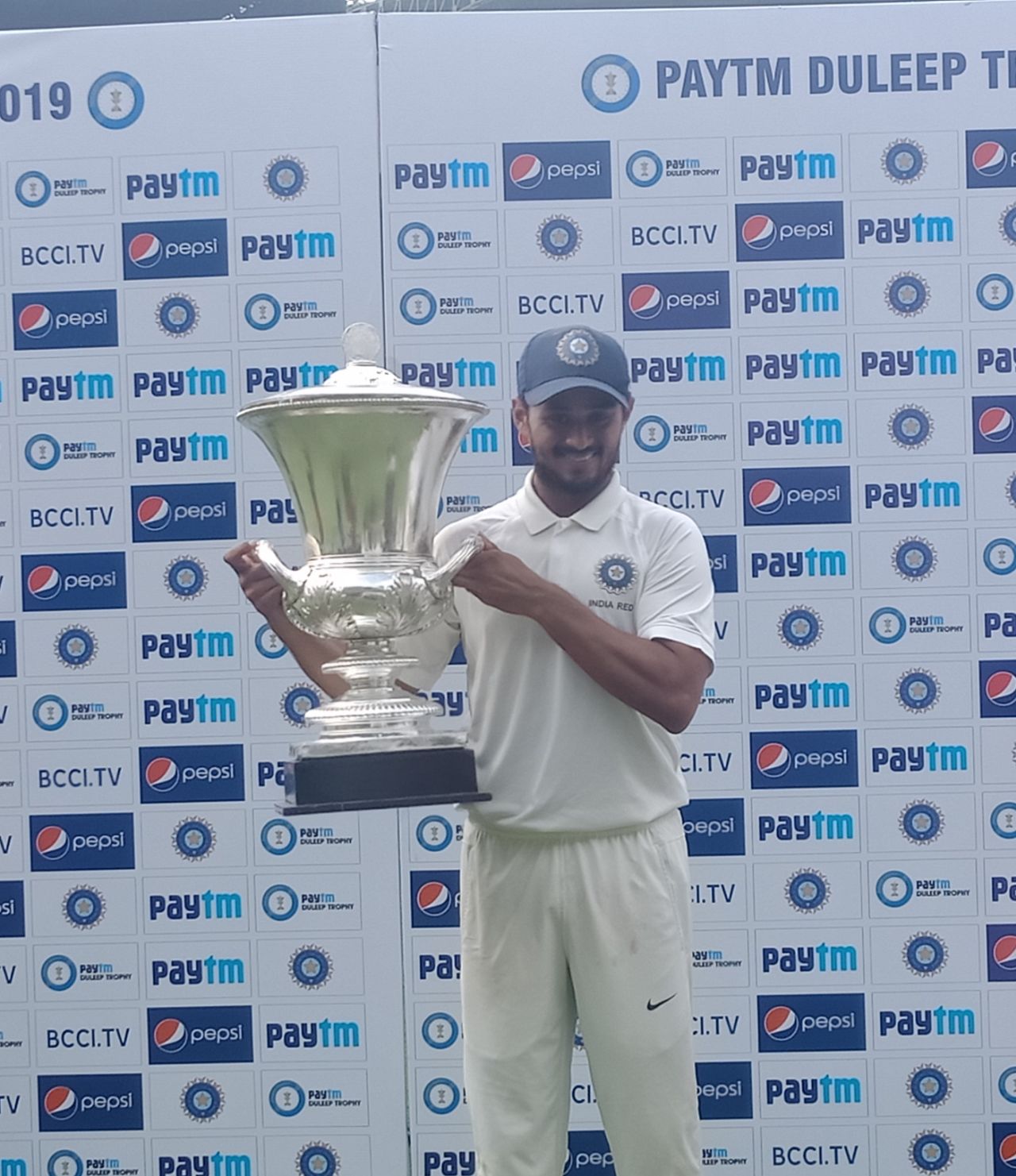 India Red captain Priyank Panchal with the Duleep Trophy, India Red v India Green, Duleep Trophy final, Bengaluru, September 7, 2019