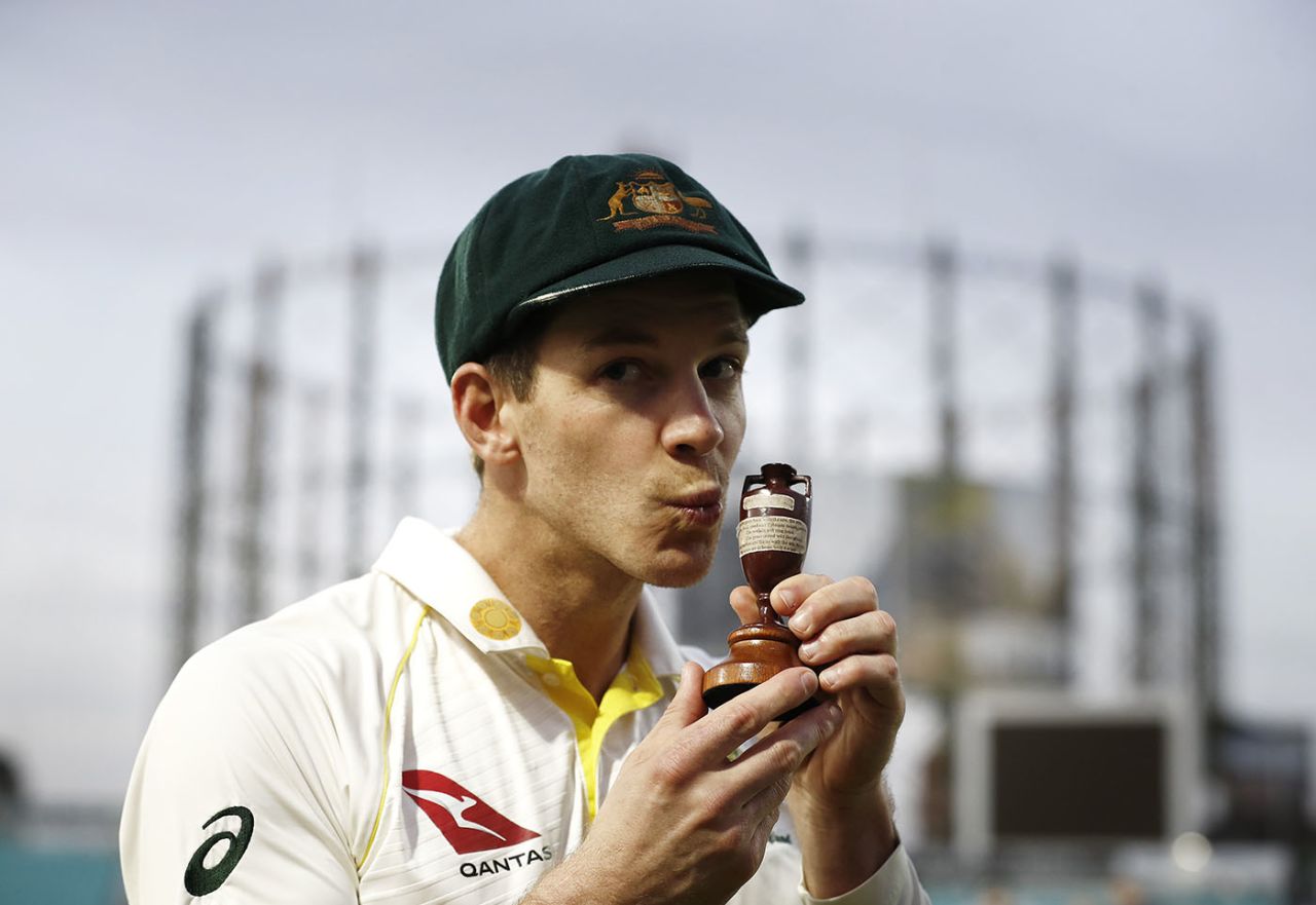 Tim Paine plants a kiss on the Ashes urn after defeat in the final Test at The Oval, England v Australia, 5th Test, The Oval, September 15, 2019