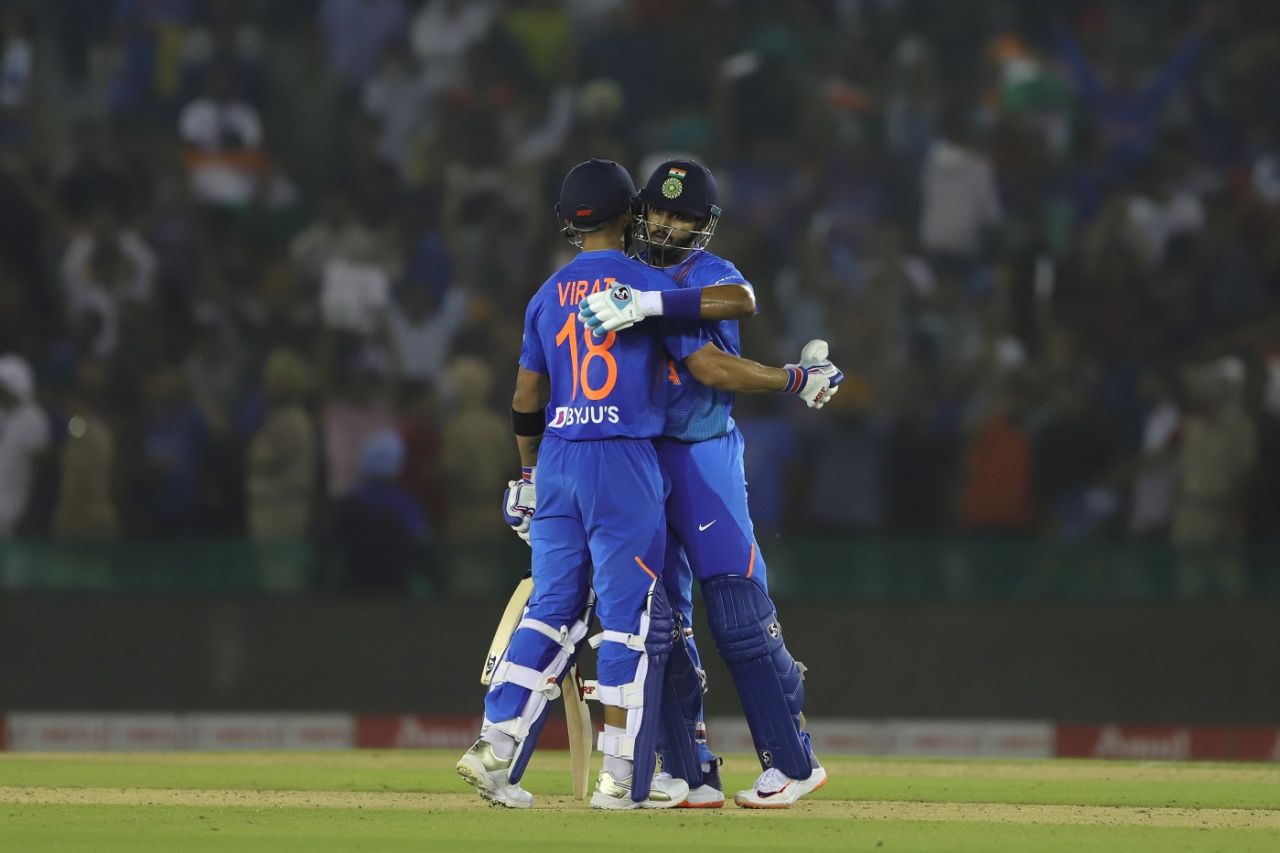Virat Kohli and Shreyas Iyer get together after finishing off India's chase, India v South Africa, 2nd T20I, Mohali, September 18, 2019