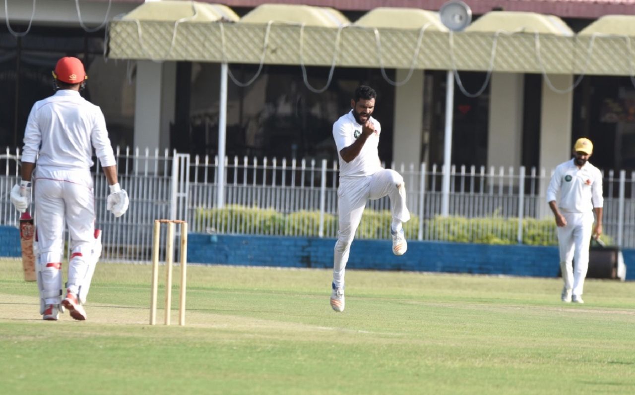 Tabish Khan takes a wicket against Northern, Northern v Sindh, Quaid-e-Azam Trophy, Rawalpindi, 1st day, September 28, 2019