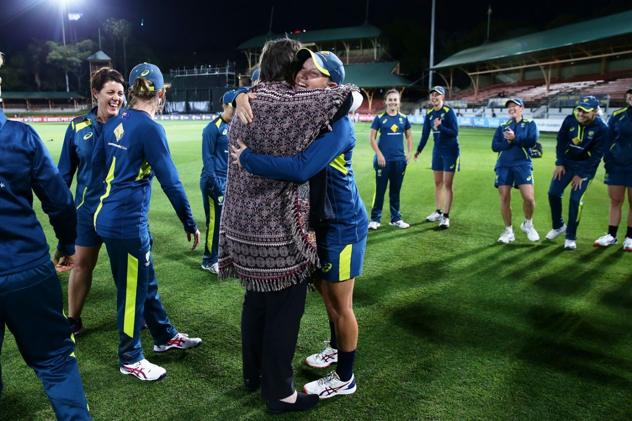 Alyssa Healy gets a hug from her mother ahead of her 100th T20I, Australia v Sri Lanka, second T20I, Sydney, September 30, 2019