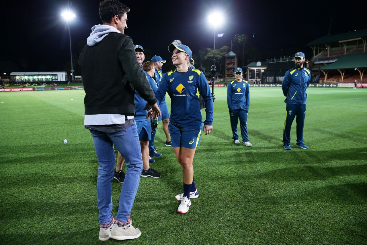 The perfect date night? Mitchell Starc greets his wife Alyssa Healy, Australia v Sri Lanka, 2nd T20I, Sydney, September 30, 2019
