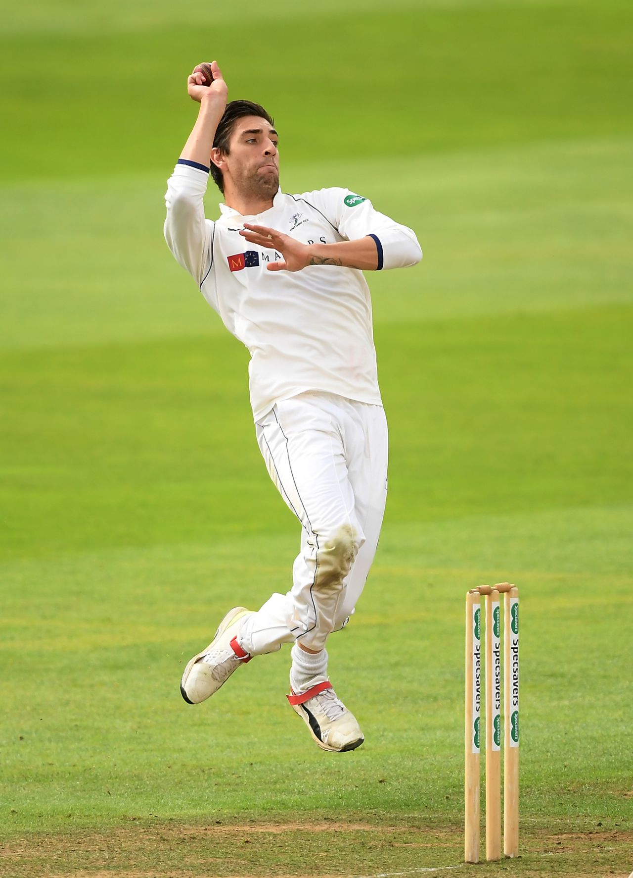 Duanne Olivier gets into his delivery stride, Somerset v Yorkshire, Specsavers County Championship, Taunton, September 10, 2019