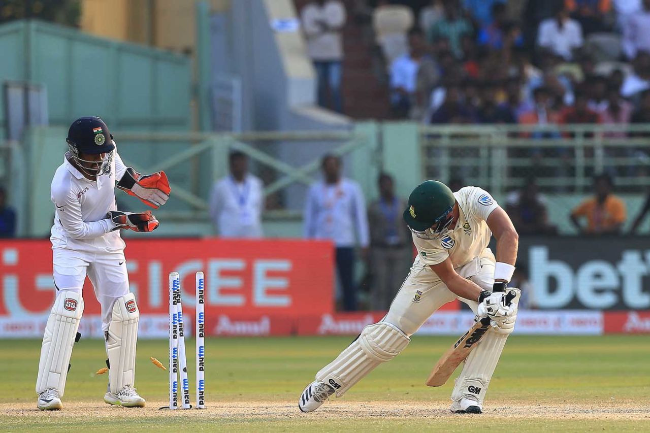 Aiden Markram looks back after he's bowled, India v South Africa, 1st Test, Visakhapatnam, Day 2, October 3, 2019