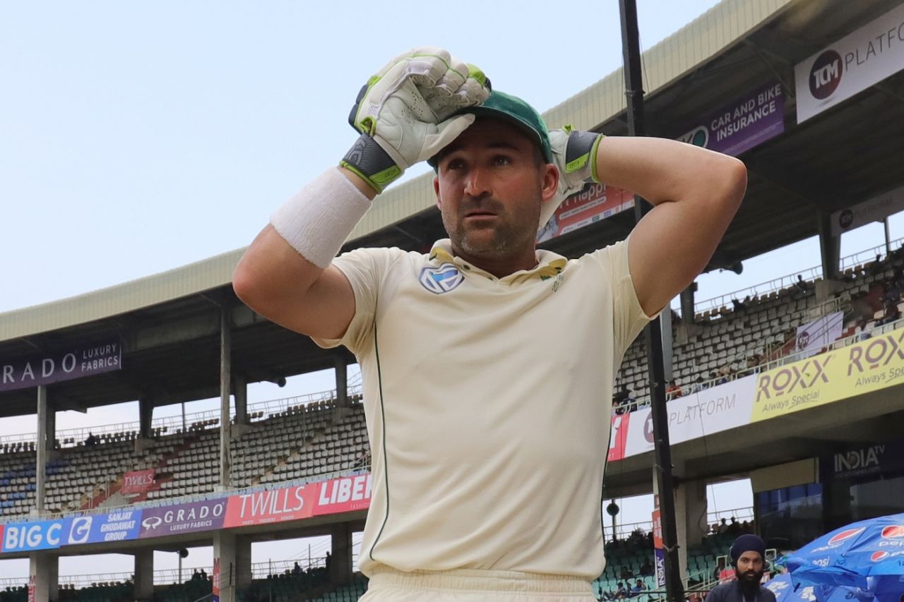 Dean Elgar braces for a long vigil ahead of a session, India v South Africa, 1st Test, Visakhapatnam, Day 3, October 4, 2019