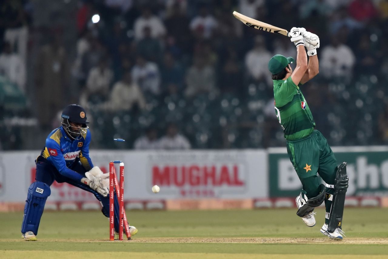 Ahmed Shehzad loses his leg stump, Pakistan v Sri Lanka, 2nd T20I, Lahore, October 7, 2019