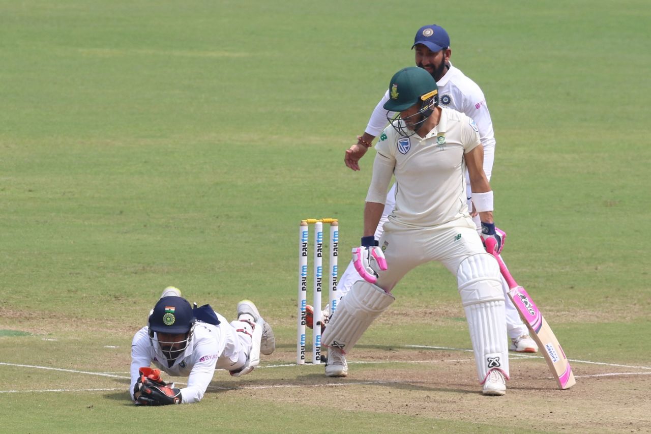 Wriddhiman Saha's juggling catch sends Faf du Plessis back,  India v South Africa, 2nd Test, Pune, 4th day, October 13, 2019