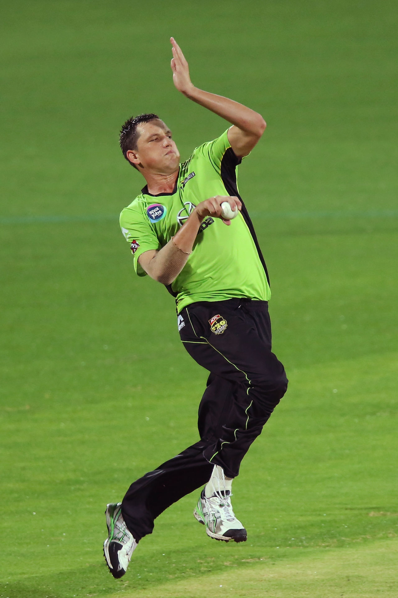 Chris Tremain in his delivery stride, BBL, Sydney Thunder, January 12, 2015