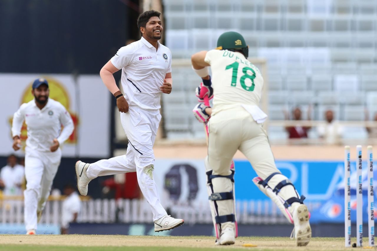 Umesh Yadav goes through the defence of Faf du Plessis, India v South Africa, 3rd Test, Ranchi, 3rd day, October 21, 2019