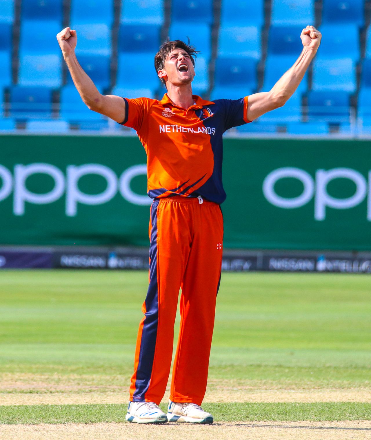 Brandon Glover lets out a roar to celebrate his first wicket, UAE v Netherlands, ICC Men's T20 World Cup Qualifier playoffs, Dubai, October 29, 2019