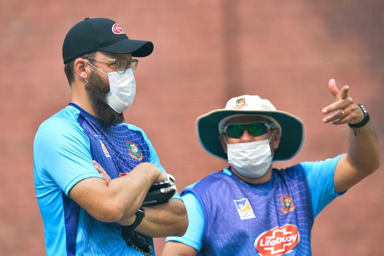 Daniel Vettori and Russell Domingo wearing face masks during a practice session, Delhi, November 1, 2019