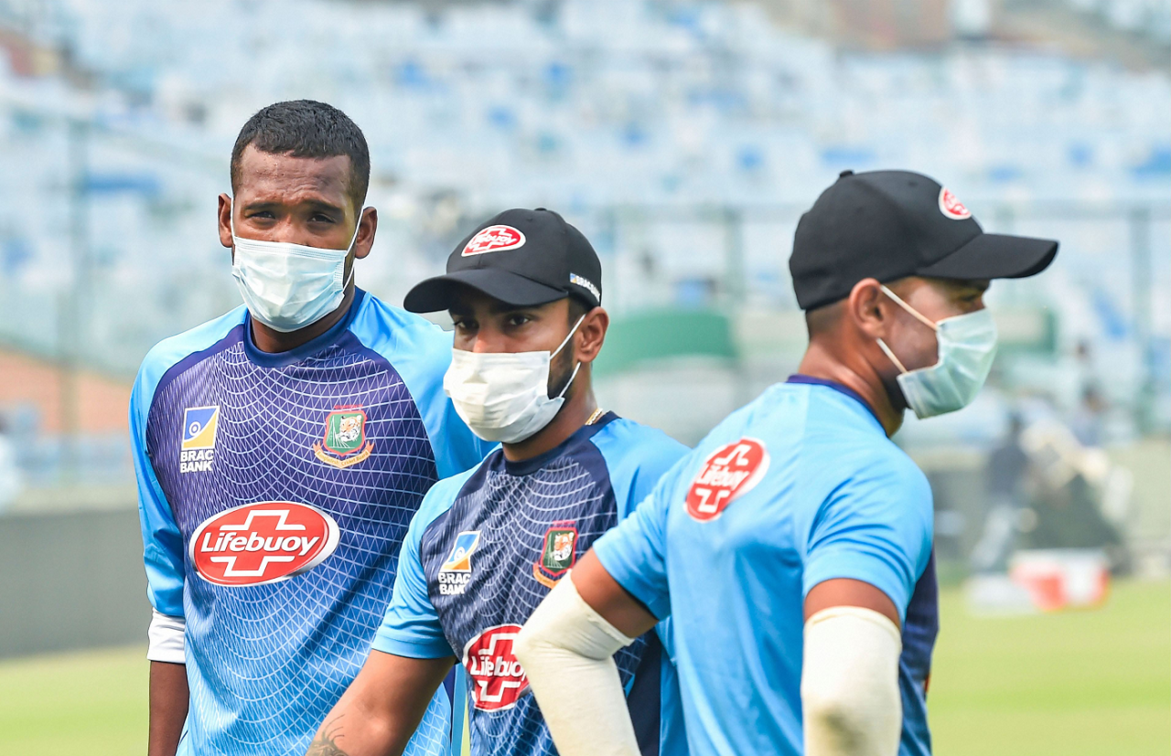 Al-Amin Hossain, Liton Das and Abu Hider wearing face masks during a practice session, Delhi, November 1, 2019