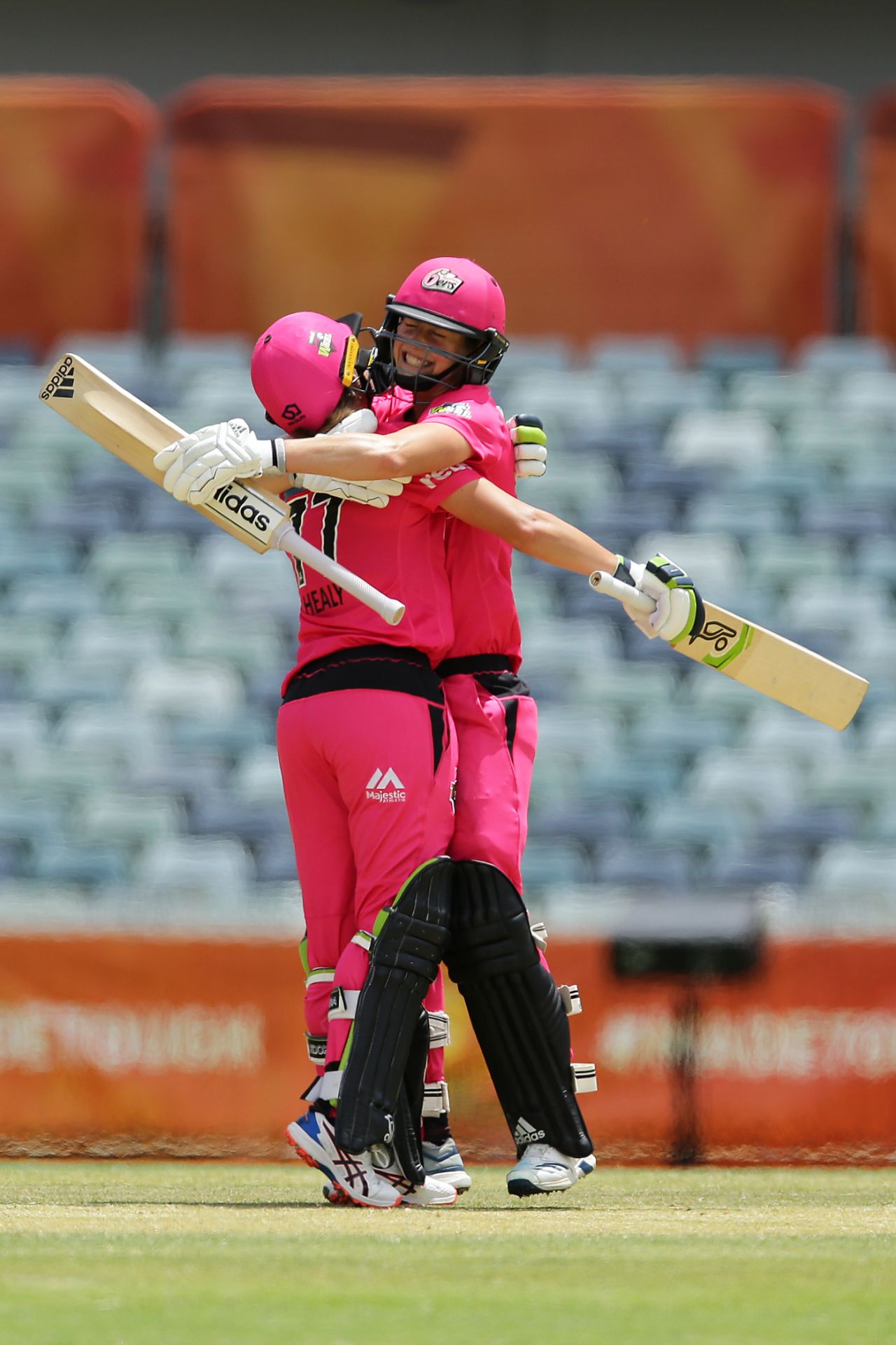 Ellyse Perry and Alyssa Healy are pleased as punch having put on an unbroken 199-run stand, Melbourne Stars v Sydney Sixers, WBBL, Perth, November 3, 2019