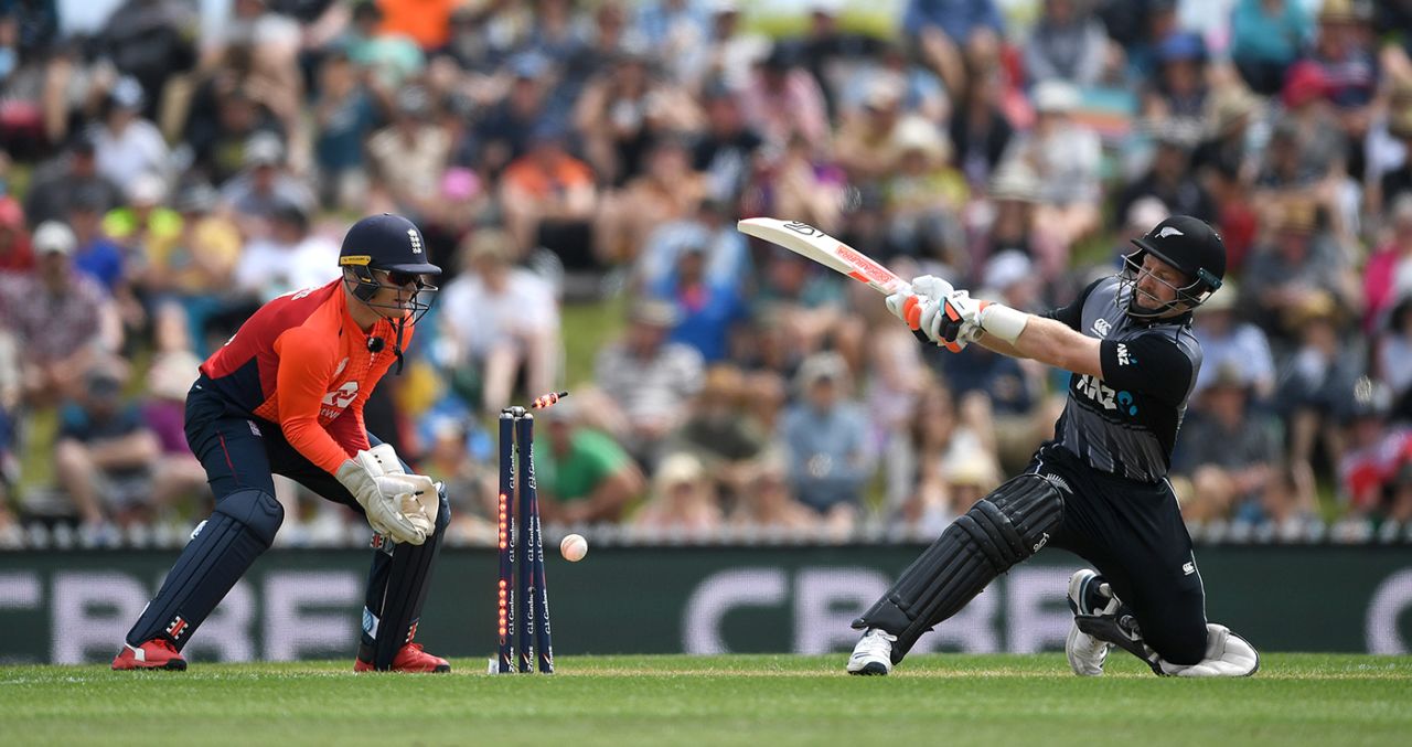 Tim Seifert was bowled aiming a reverse-swipe, New Zealand v England, 3rd T20I, Nelson, November 5, 2019