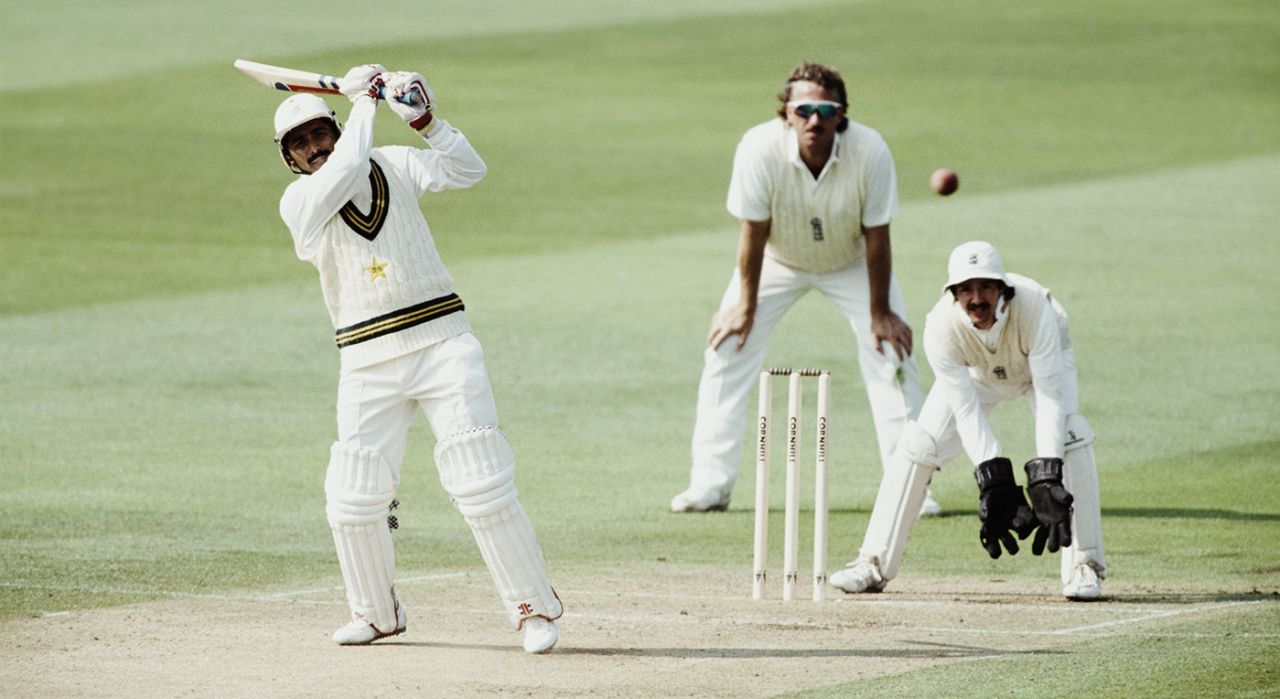 Javed Miandad hits out, England v Pakistan, 1st Test, Edgbaston, 3rd day, June 6, 1992