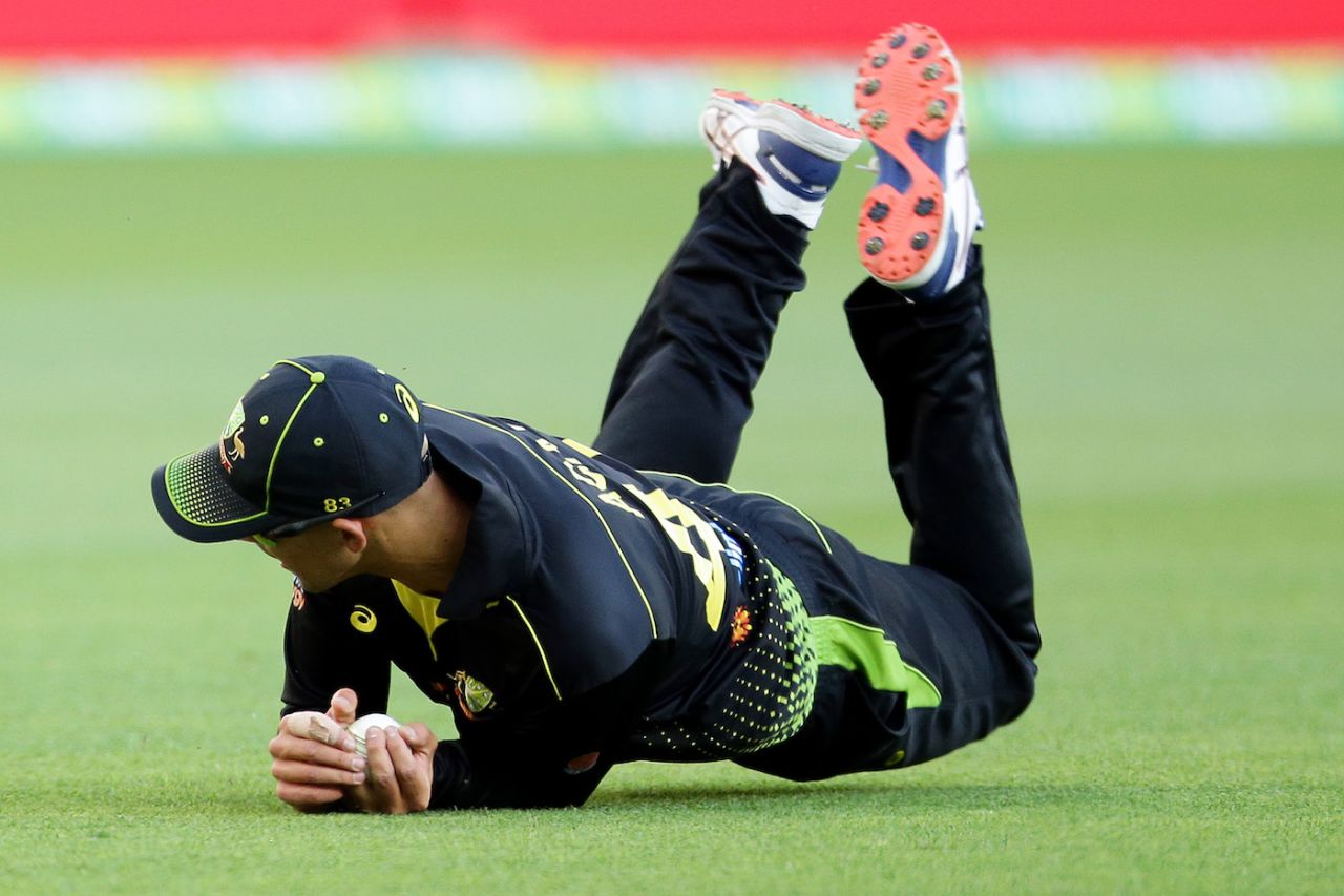 Ashton Agar holds on a diving catch, Australia v Pakistan, 3rd T20I, Perth, November 8, 2019