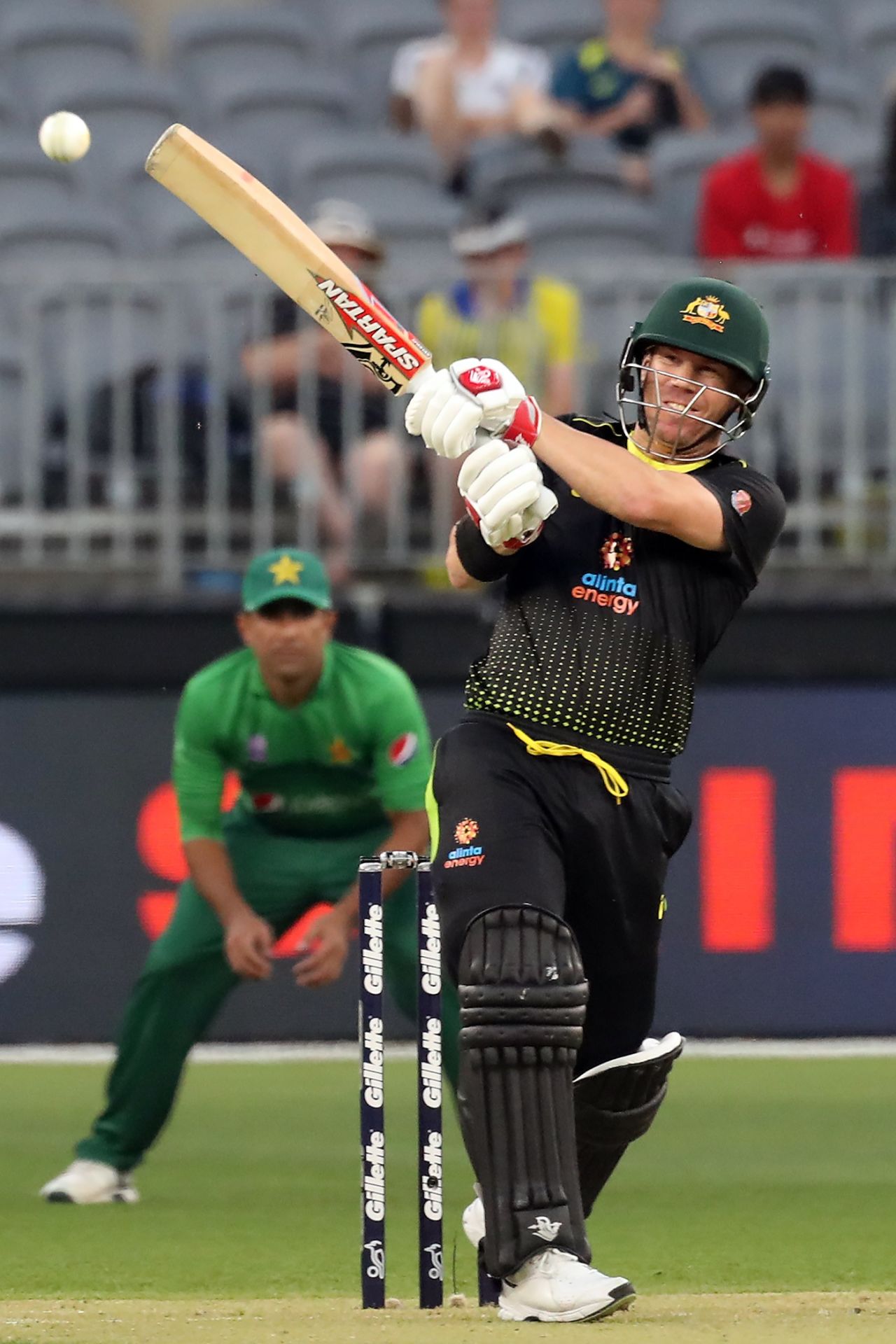 David Warner gets Australia off to a flying start, Australia v Pakistan, 3rd T20I, Perth, November 8, 2019

