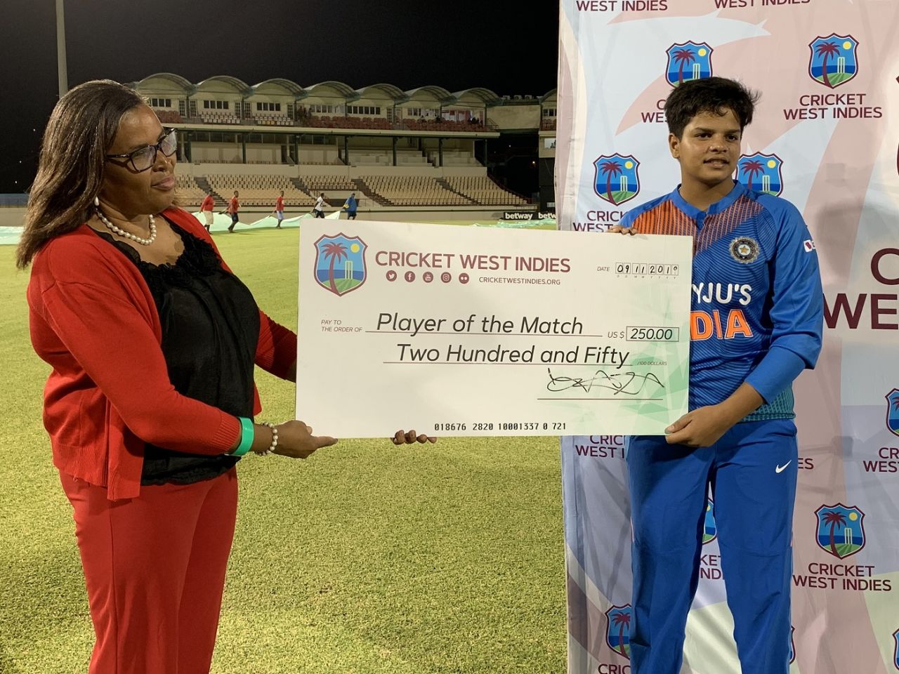 Shafali Verma receives the Player-of-the-Match award from former West Indies captain Verena Felicien, West Indies v India, 1st T20I, St Lucia, November 10, 2019