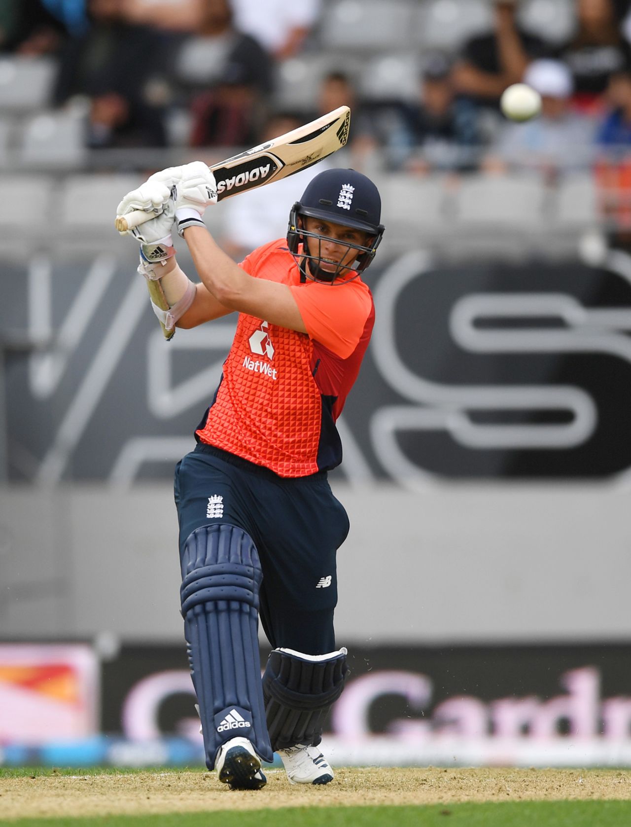 Sam Curran belts one in the air, New Zealand v England, 5th T20I, Auckland, November 10, 2019