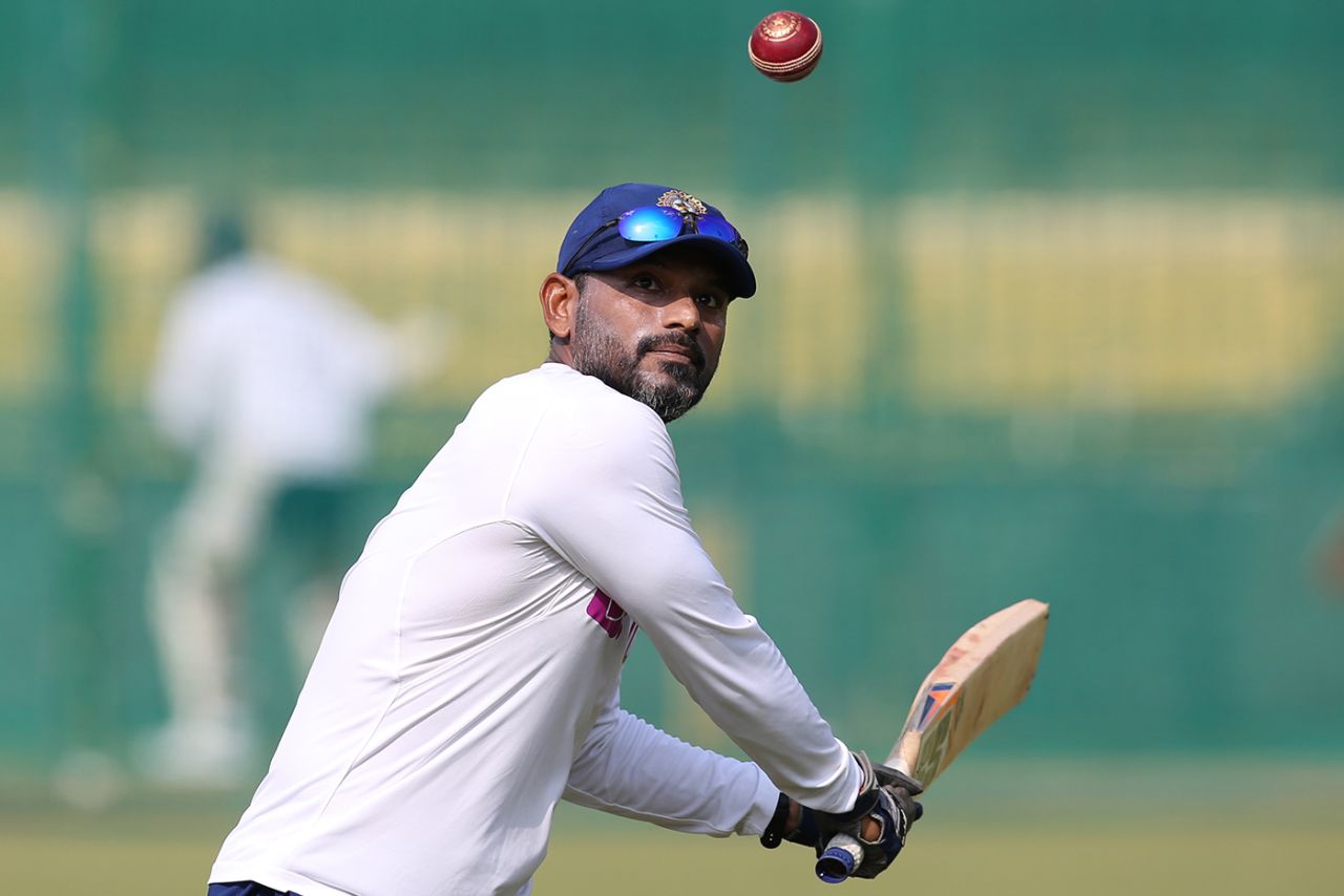 R Sridhar in action at a training session, India v Bangladesh, 1st Test, Indore, November 13, 2011
