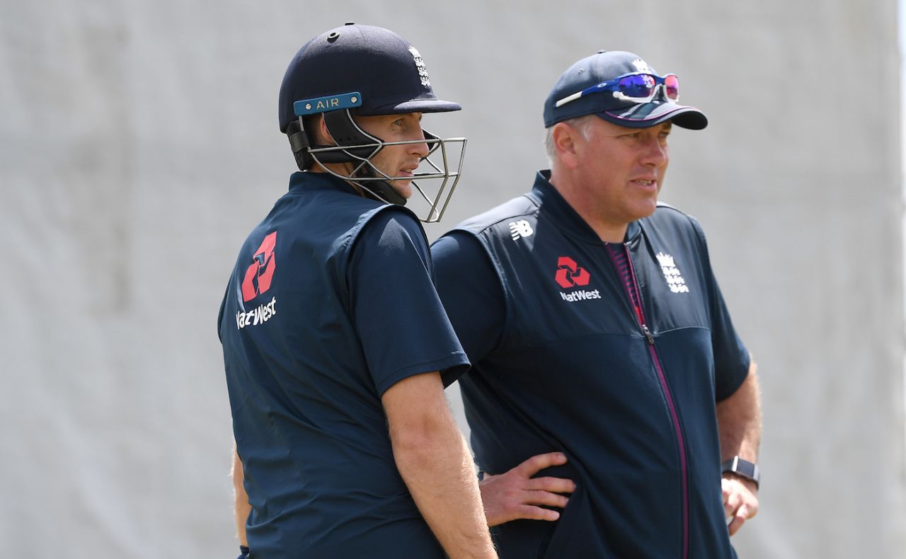 Joe Root and Chris Silverwood keep an eye on the England nets, Mount Maunganui, November 19, 2019